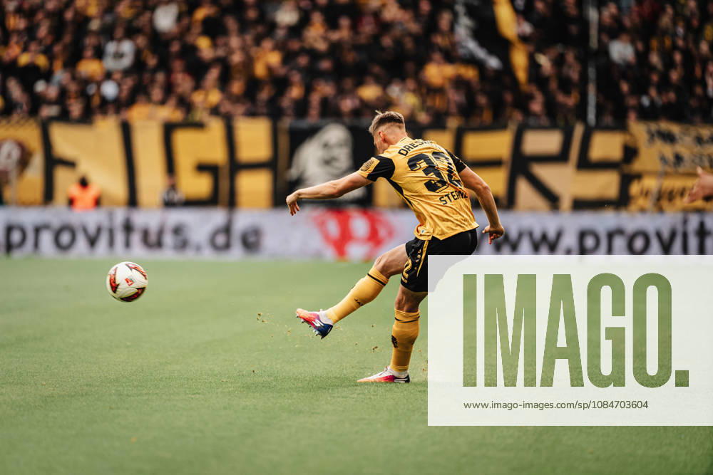 Pictured: Free kick by Jonas Sterner 32, SG Dynamo Dresden 18, October 20, 2026, SG Dynamo Dresden vs. 1. FC Magdeburg, Bundesliga Matchday 8, soccer, Germany, Dresden, Rudolf Harbig Stadium