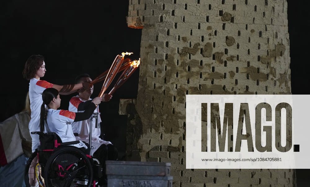 (261018) -- NAGOYA, Oct. 18, 2026 -- Torch bearers light the cauldron during the opening ceremony of the Aichi-Nagoya Asian Para Games in Nagoya, Japan, Oct. 18, 2026. ) (SP)JAPAN-NAGOYA-ASIAN PARA GAMES-OPENING CEREMONY JiaxHaocheng