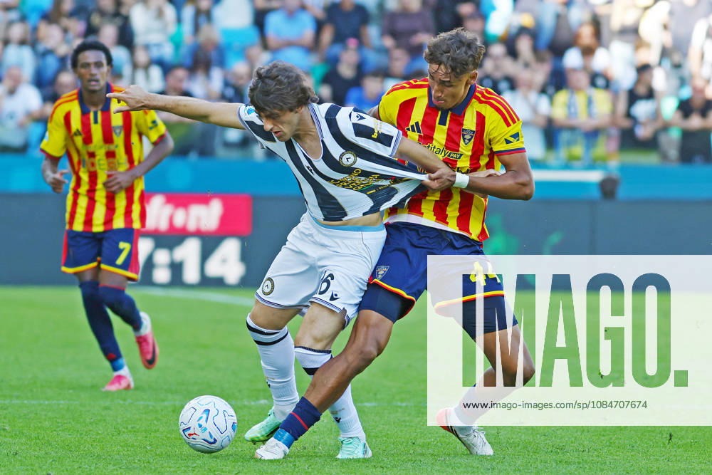Udinese s unai Gomez fights for the ball with Lecce’s tiago gabriel during the Serie A soccer match between Udinese and Lecce at the Friuli Stadium in Udine, north east Italy - October 18, 2026. - Soccer