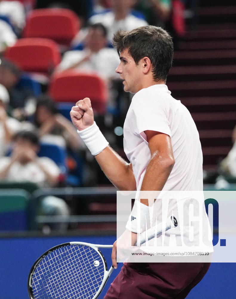 (261018) -- SHANGHAI, Oct. 18, 2026 -- Rafael Jodar of Spain celebrates scoring during the men s singles final match against Alejandro Davidovich Fokina of Spain at the 2026 ATP, Tennis Herren tour Shanghai Masters tennis tournament in Shanghai, China, Oct. 18, 2026. ) (SP)CHINA-SHANGHAI-TENNIS-SHANGHAI MASTERS-MEN S SINGLES (CN) DingxTing