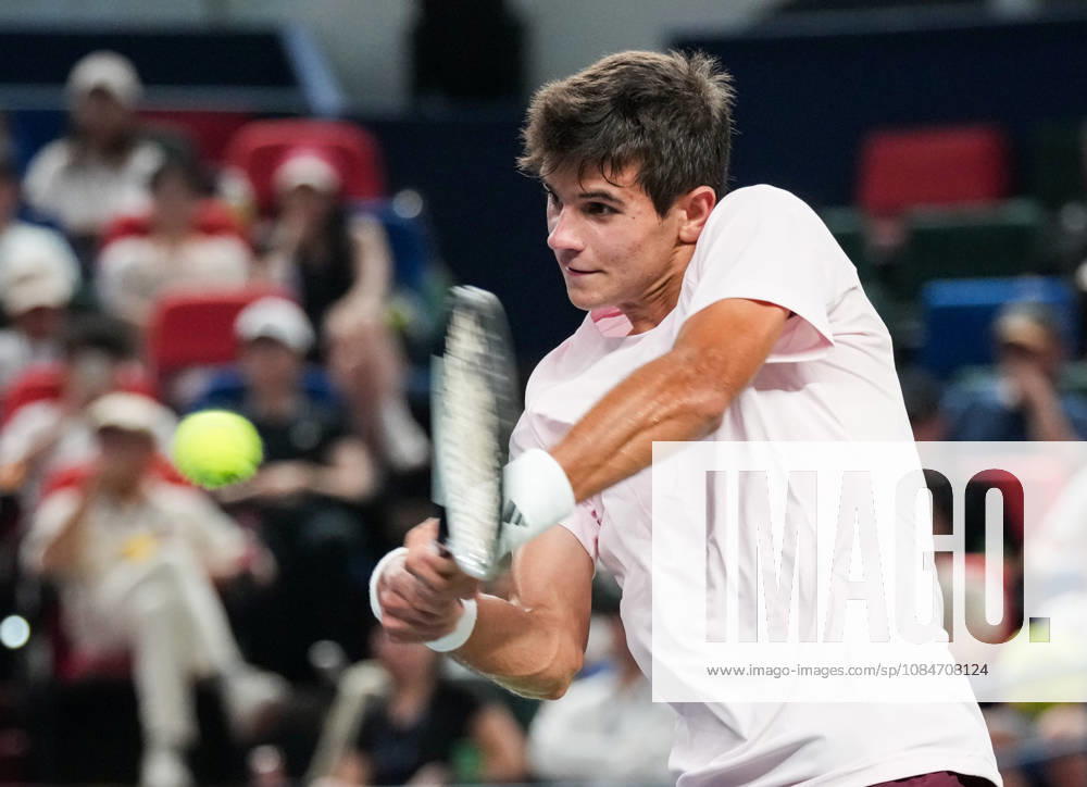 (261018) -- SHANGHAI, Oct. 18, 2026 -- Rafael Jodar of Spain hits a return during the men s singles final match against Alejandro Davidovich Fokina of Spain at the 2026 ATP, Tennis Herren tour Shanghai Masters tennis tournament in Shanghai, China, Oct. 18, 2026. ) (SP)CHINA-SHANGHAI-TENNIS-SHANGHAI MASTERS-MEN S SINGLES (CN) DingxTing