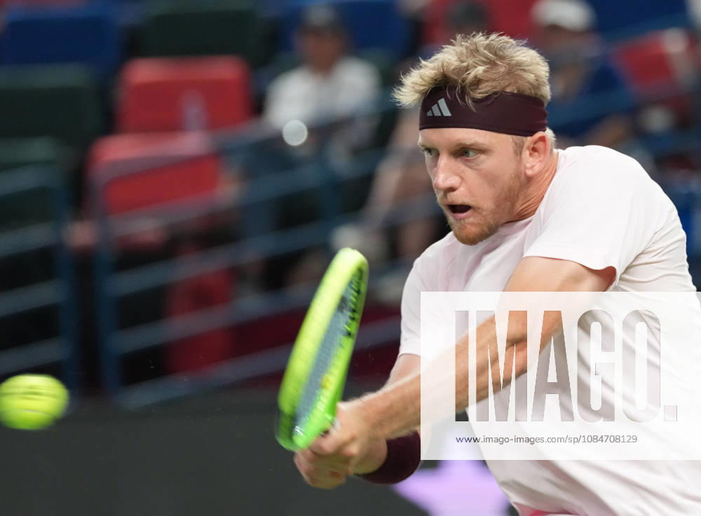 (261018) -- SHANGHAI, Oct. 18, 2026 -- Alejandro Davidovich Fokina of Spain hits a return during the men s singles final match against Rafael Jodar of Spain at the 2026 ATP, Tennis Herren tour Shanghai Masters tennis tournament in Shanghai, China, Oct. 18, 2026. ) (SP)CHINA-SHANGHAI-TENNIS-SHANGHAI MASTERS-MEN S SINGLES (CN) DingxTing