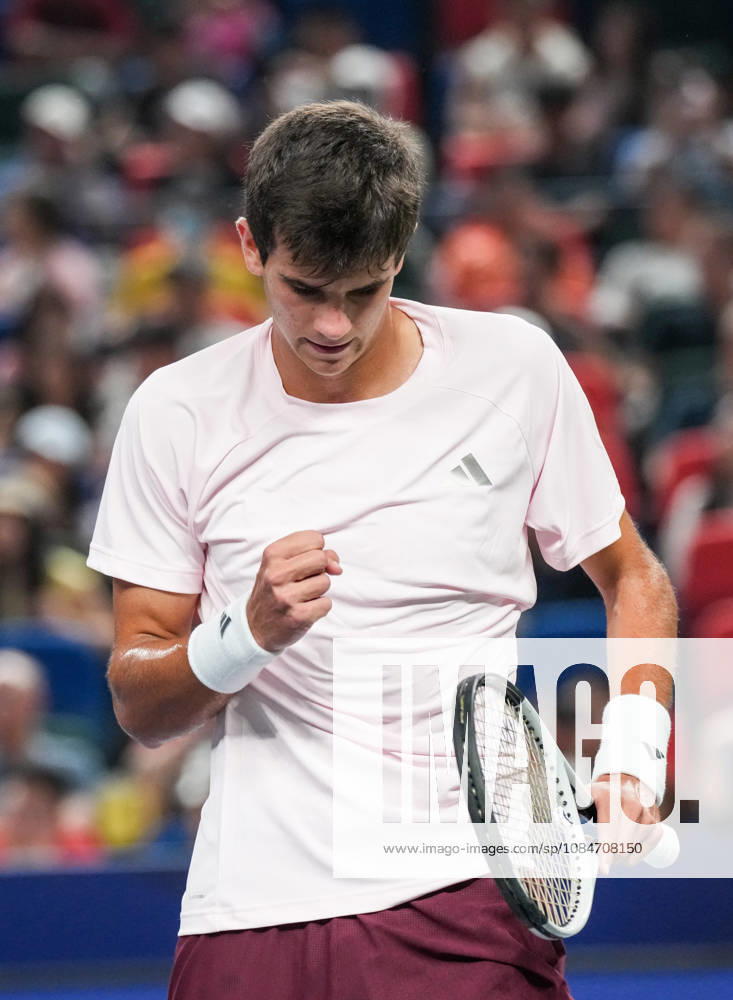 (261018) -- SHANGHAI, Oct. 18, 2026 -- Rafael Jodar of Spain celebrates scoring during the men s singles final match against Alejandro Davidovich Fokina of Spain at the 2026 ATP, Tennis Herren tour Shanghai Masters tennis tournament in Shanghai, China, Oct. 18, 2026. ) (SP)CHINA-SHANGHAI-TENNIS-SHANGHAI MASTERS-MEN S SINGLES (CN) DingxTing