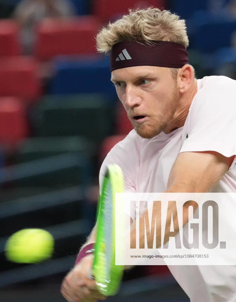 (261018) -- SHANGHAI, Oct. 18, 2026 -- Alejandro Davidovich Fokina of Spain hits a return during the men s singles final match against Rafael Jodar of Spain at the 2026 ATP, Tennis Herren tour Shanghai Masters tennis tournament in Shanghai, China, Oct. 18, 2026. ) (SP)CHINA-SHANGHAI-TENNIS-SHANGHAI MASTERS-MEN S SINGLES (CN) DingxTing