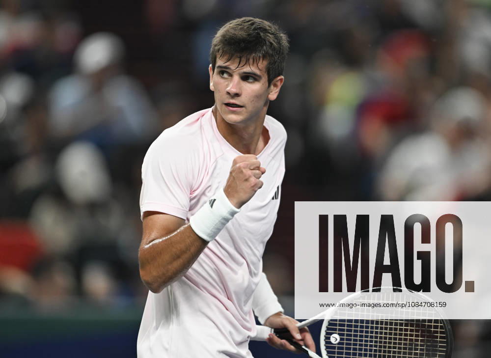 (261018) -- SHANGHAI, Oct. 18, 2026 -- Rafael Jodar of Spain celebrates during the men s singles final match against Alejandro Davidovich Fokina of Spain at the 2026 ATP, Tennis Herren tour Shanghai Masters tennis tournament in Shanghai, China, Oct. 18, 2026. ) (SP)CHINA-SHANGHAI-TENNIS-SHANGHAI MASTERS-MEN S SINGLES (CN) ChenxHaoming