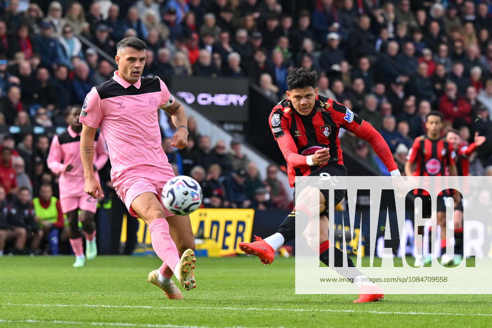 Bournemouth v Sunderland, Premier League Evanilson (9) of AFC Bournemouth shoots at goal during the Premier League match between Bournemouth and Sunderland at the Vitality Stadium, Bournemouth, UK on 18 October 2026. Bournemouth Vitality Stadium Dorset UK Editorial use only DataCo restrictions apply See www.football-dataco.com ,