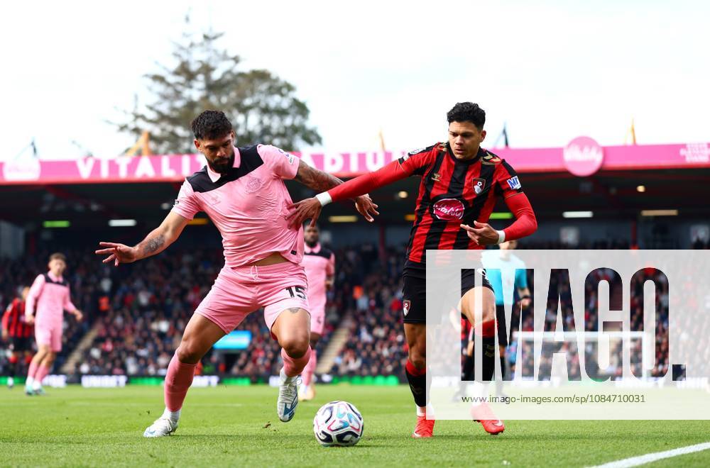Omar Alderete of Sunderland and Evanilson of AFC Bournemouth. Bournemouth v Sunderland, Premier League, Football, Vitality Stadium, Bournemouth, UK - 18 Oct 2026Bournemouth Vitality Stadium United Kingdom