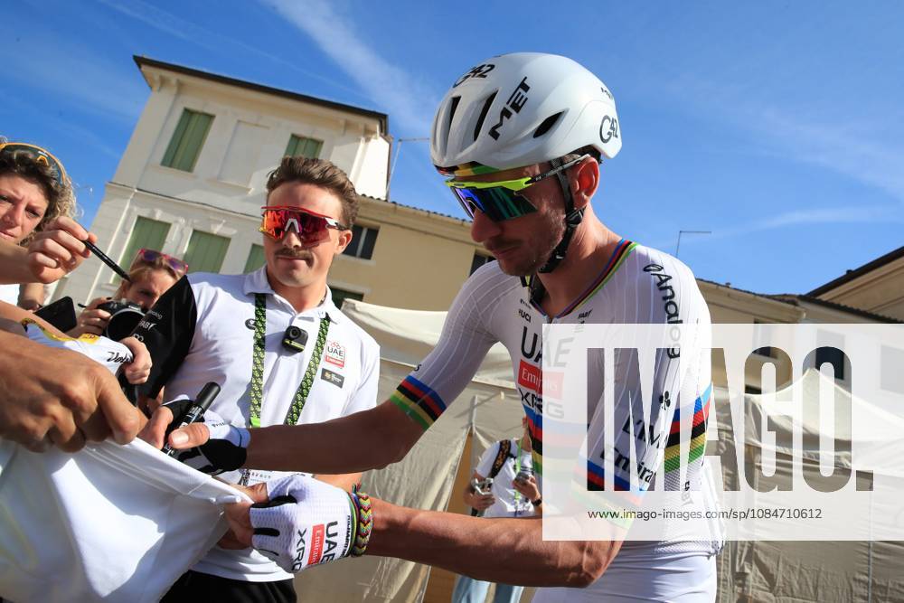 Veneto Classic - UCI Cycling race Pierre Teyssot MAXPPP ; Veneto Classic - UCI Cycling race . Cittadella, Italy on October 18, 2026. Brandon Mcnulty (USA) UAE TEAM EMIRATES XRG and fans Pierre Teyssot Maxppp Cittadella Veneto Italy