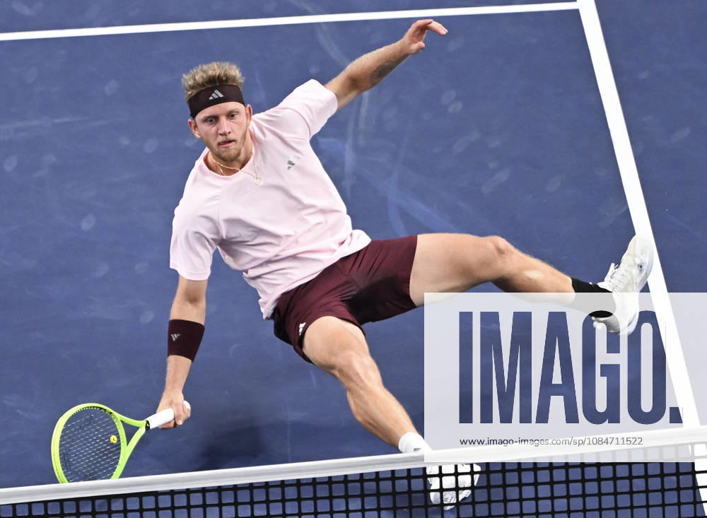 (261018) -- SHANGHAI, Oct. 18, 2026 -- Alejandro Davidovich Fokina of Spain competes during the men s singles final match against Rafael Jodar of Spain at the 2026 ATP, Tennis Herren tour Shanghai Masters tennis tournament in Shanghai, China, Oct. 18, 2026. ) (SP)CHINA-SHANGHAI-TENNIS-SHANGHAI MASTERS-MEN S SINGLES (CN) ChenxHaoming
