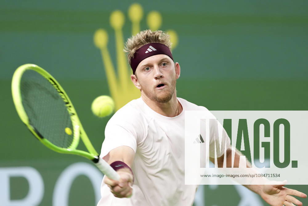 (261018) -- SHANGHAI, Oct. 18, 2026 -- Alejandro Davidovich Fokina of Spain hits a return during the men s singles final match against Rafael Jodar of Spain at the 2026 ATP, Tennis Herren tour Shanghai Masters tennis tournament in Shanghai, China, Oct. 18, 2026. ) (SP)CHINA-SHANGHAI-TENNIS-SHANGHAI MASTERS-MEN S SINGLES (CN) WangxXiang