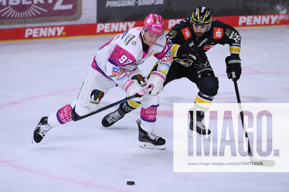 Ice Hockey: Penny DEL, Matchday 10—Krefeld Pinguine vs. Eisbären Berlin on October 18, 2026, at the Yayla Arena in Krefeld. Leonard Pföderl (Berlin), in the foreground: Davis Vandane (Krefeld); in the background: In accordance with the guidelines of the DEL (German Ice Hockey League), the publication and further use of the footage in electronic media and on devices of any kind during the game is not permitted. xRx