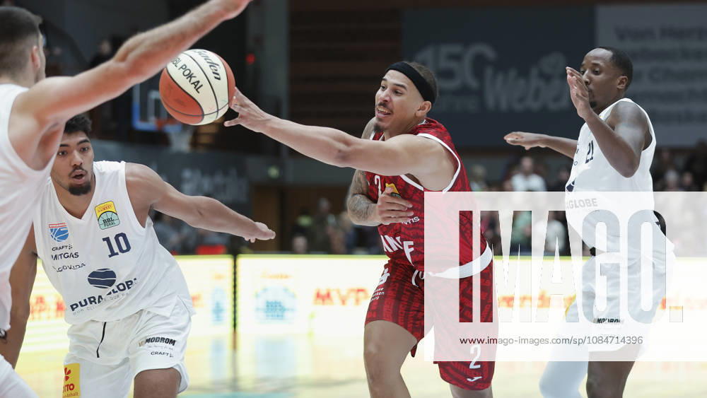 In the photo, from left: Kostja Mushidi (Syntainics MBC, 10), Max Jones (Würzburg Baskets, 2) loses the ball, and Kris Clyburn (Syntainics MBC, 21 18 10 2026), Fitness First Würzburg Baskets vs. SYNTAINICS MBC, Netto BBL Cup, Round of 16, Germany, 97072, tectake Arena Würzburg,