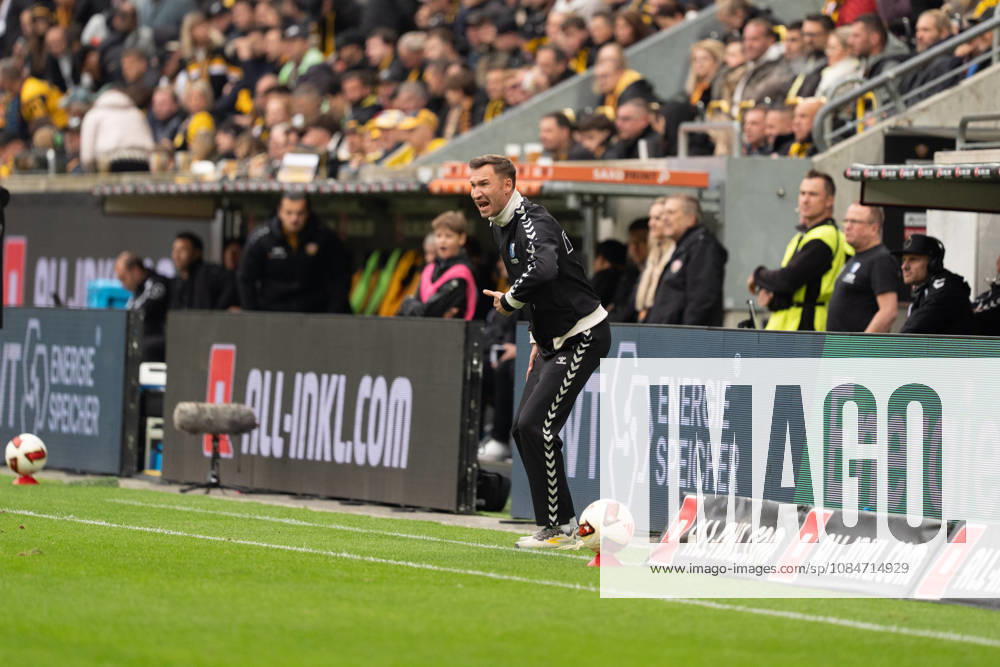 Pictured: Head Coach Petrik Sander of 1 FC Magdeburg, Head Coach Pascal Ibold of 1 FC Magdeburg, October 18, 2026, SG Dynamo Dresden vs. 1 FC Magdeburg, Bundesliga Matchday 8, Soccer, Germany, Dresden, Rudolf Harbig Stadium