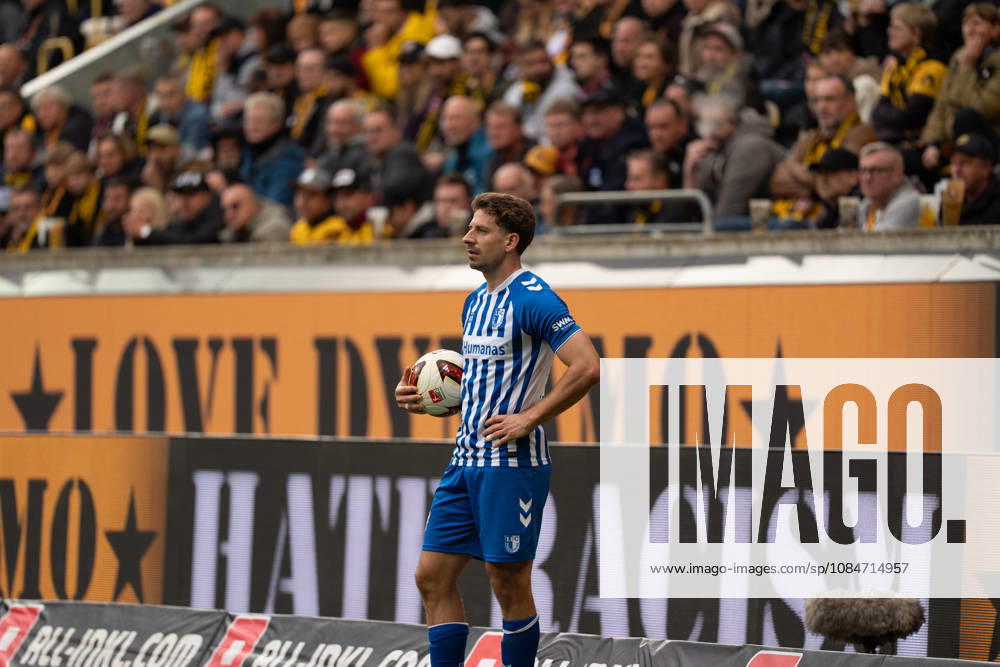 Pictured: Throw-in 1 FC Magdeburg 18 10 2026, SG Dynamo Dresden vs. 1 FC Magdeburg, Bundesliga Matchday 8, Soccer, Germany, Dresden, Rudolf Harbig Stadium