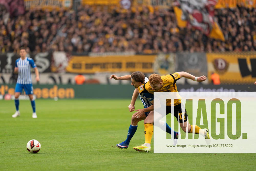 Pictured: A tackle between Robert Wagner (18), SG Dynamo Dresden, and 1 FC Magdeburg on October 18, 2026; SG Dynamo Dresden vs. 1 FC Magdeburg, Bundesliga Matchday 8, soccer, Germany, Dresden, Rudolf Harbig Stadium