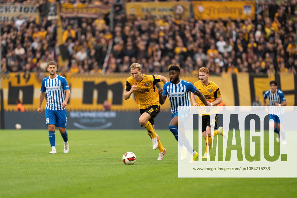 Pictured: A tackle between Vincent Vermeij (No. 9, SG Dynamo Dresden) and 1 FC Magdeburg (No. 18) on October 10, 2026; SG Dynamo Dresden vs. 1 FC Magdeburg, Bundesliga Matchday 8, soccer, Germany, Dresden, Rudolf Harbig Stadium