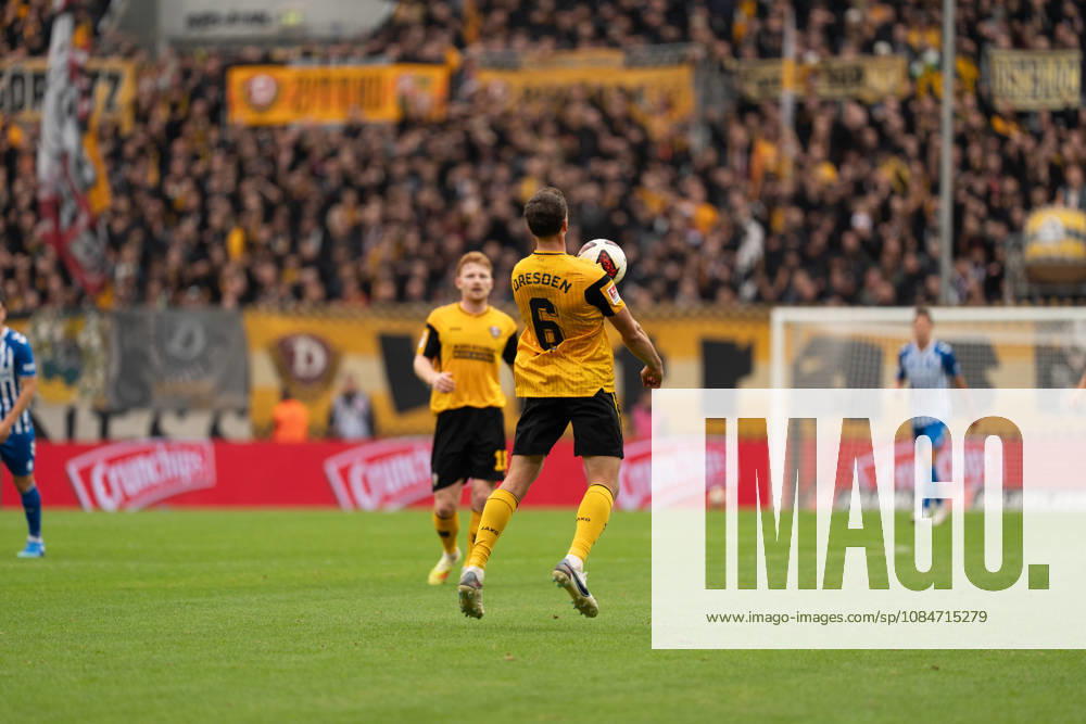 Pictured: Nicolai Rapp (No. 6) controls the ball with his chest; SG Dynamo Dresden, October 18, 2026; SG Dynamo Dresden vs. 1. FC Magdeburg; Bundesliga Matchday 8; soccer; Germany; Dresden; Rudolf Harbig Stadium