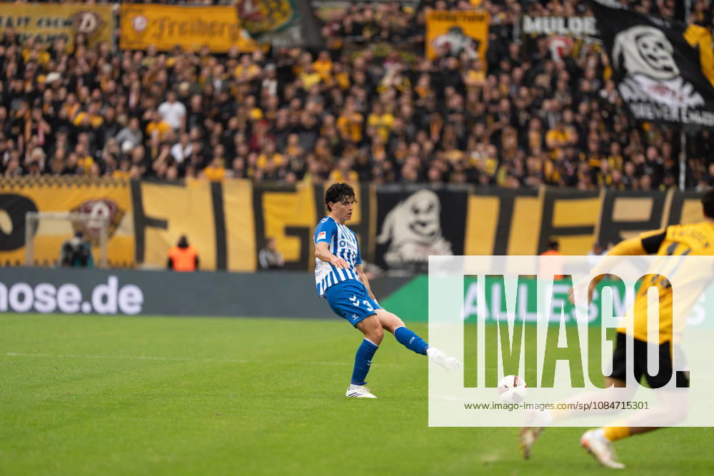 Pictured: Anselmo Garcia Mac Nulty (3) with the ball, 1 FC Magdeburg 18, October 20, 2026, SG Dynamo Dresden vs. 1 FC Magdeburg, Bundesliga Matchday 8, Soccer, Germany, Dresden, Rudolf Harbig Stadium