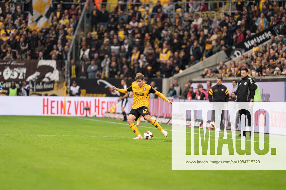 Pictured: Friedrich Müller, 42, SG Dynamo Dresden 18, October 20, 2026; SG Dynamo Dresden vs. 1. FC Magdeburg, Bundesliga Matchday 8, Soccer, Germany, Dresden, Rudolf Harbig Stadium