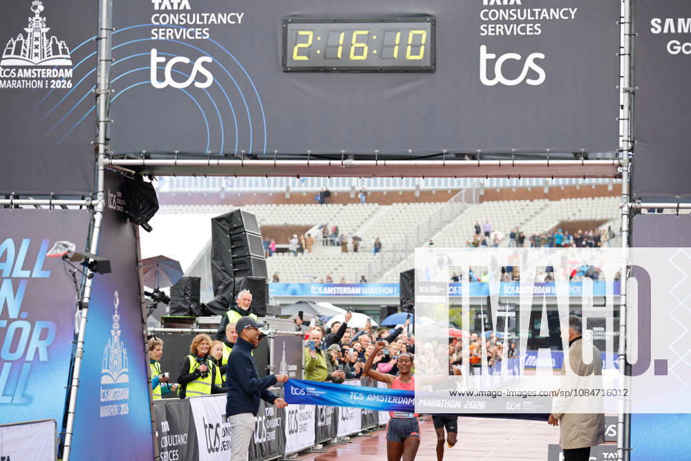 (261018) -- AMSTERDAM, Oct. 18, 2026 -- Buze Diriba (C) of Ethiopia crosses the finish line during the Amsterdam Marathon in Amsterdam, the Netherlands, Oct. 18, 2026. (Photo by Xinhua) (SP)THE NETHERLANDS-AMSTERDAM-MARATHON SylviaxLederer