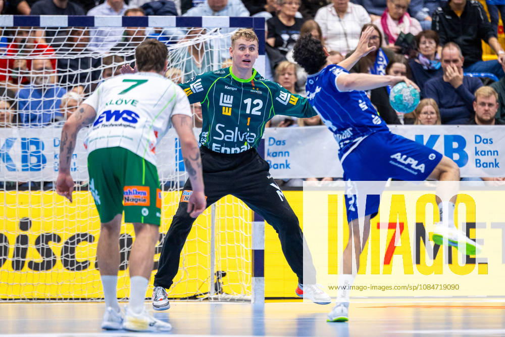 L R Victor Kloeve, Frisch Auf Göppingen, 07; Kristian Saeveras, Frisch Auf Göppingen, 12; Samuel Zehnder, TBV Lemgo Lippe, 04, scoring a goal from a seven-meter throw (GER), TBV Lemgo Lippe vs. Frisch Auf Goeppingen, Handball, 1st Bundesliga, Matchday 9, 2026–2027 season, October 18, 2026 GER, TBV Lemgo Lippe vs. Frisch Auf Göppingen, Handball, 1st Bundesliga, Matchday 9, 2026–2027 season, October 18, 2026 Lemgo