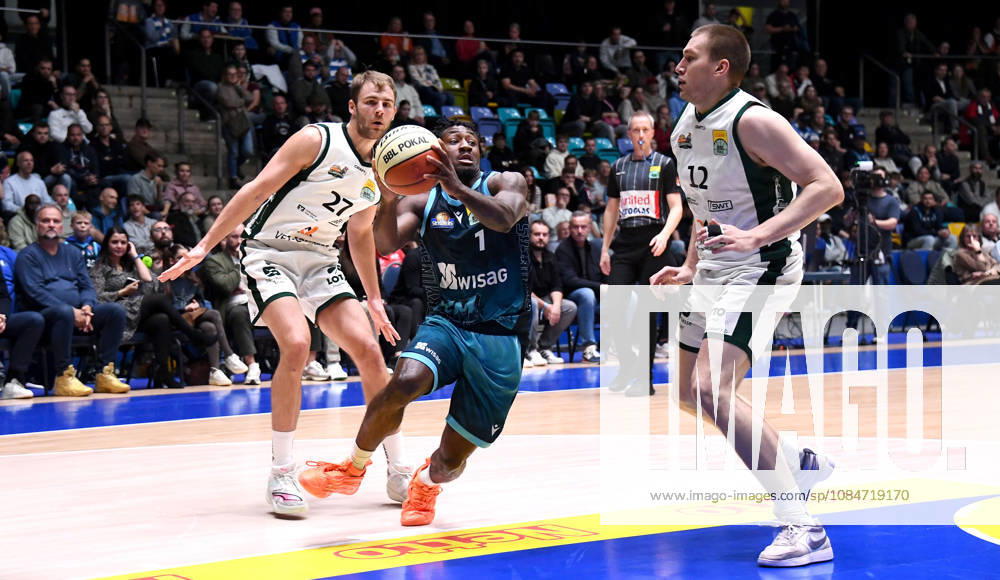 BBL Cup, Frankfurt Skyliners vs. VET Concept Gladiators Trier, featuring Isaiah Swope of the Fraport Skyliners Frankfurt, Moritz Krimmer, Gladiators Trier; Marten Linssen, Gladiators Trier; Head-to-head matchup, Frankfurt am Main