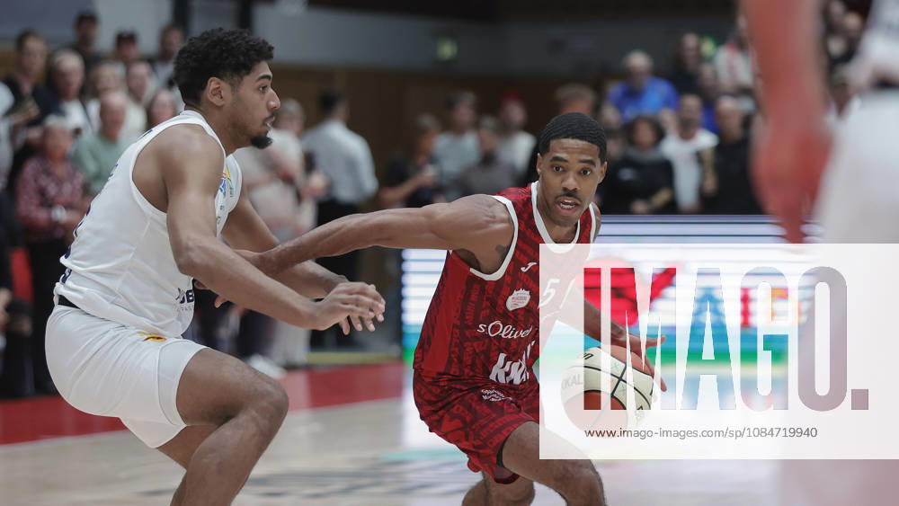 Pictured from left: Kostja Mushidi (SYNTAINICS MBC), 10, vs. Kenny Dye (Würzburg Baskets), 5, 18, 10, 2026, Fitness First Würzburg Baskets vs. SYNTAINICS MBC, Netto BBL Cup, Round of 16, Germany, 97072, tectake Arena Würzburg,