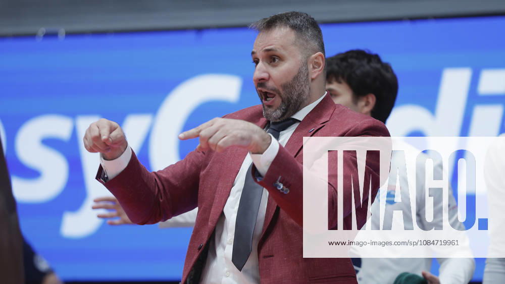 Pictured: Head Coach Vladimir Jovanovic of Syntainics MBC giving instructions on October 18, 2026, Fitness First Würzburg Baskets vs. SYNTAINICS MBC, Netto BBL Cup, Round of 16, Germany, 97072, tectake Arena Würzburg,
