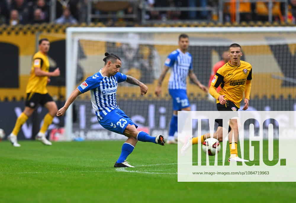 V l Baris Atik Magdeburg, Tobias Raschl Dresden, October 18, 2026, Soccer, GER, 2026–2027 Season, 2. Bundesliga, Second Division, Matchday 8, Rudolf Harbig Stadium, Dresden, SG Dynamo Dresden vs. 1. FC Magdeburg, DFB and DFL regulations prohibit any use of photographs as image sequences and or quasi-video,