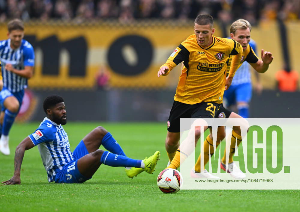 On the right: Tobias Raschl (Dresden) vs. Moritz Broni Kwarteng (Magdeburg), October 18, 2026, Soccer, GER, 2026–2027 season, 2. Bundesliga, Second Division, Matchday 8, Rudolf Harbig Stadium, Dresden, SG Dynamo Dresden vs. 1. FC Magdeburg, DFB and DFL regulations prohibit any use of photographs as image sequences and or quasi-video,