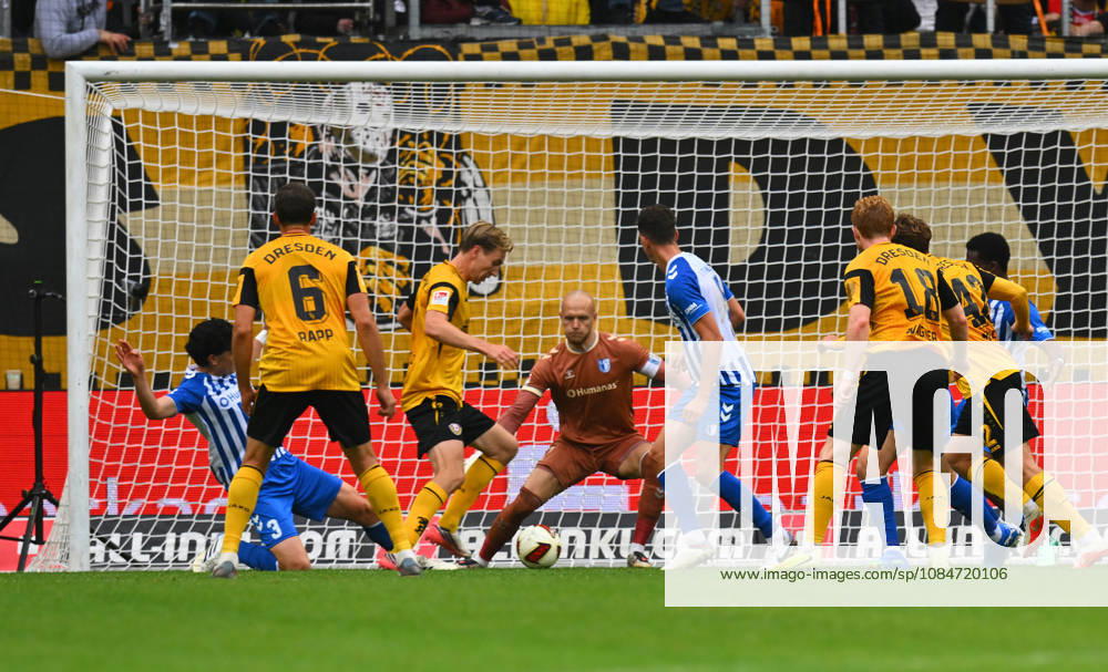 Midfielder Vincent Vermeij of Dresden vs. Goalie Dominik Reimann of Magdeburg, October 18, 2026, Soccer, GER, 2026–2027 Season, 2. Bundesliga, Second Division, Matchday 8, Rudolf Harbig Stadium, Dresden, SG Dynamo Dresden vs. 1. FC Magdeburg, DFB and DFL regulations prohibit any use of photographs as image sequences and or quasi-video,