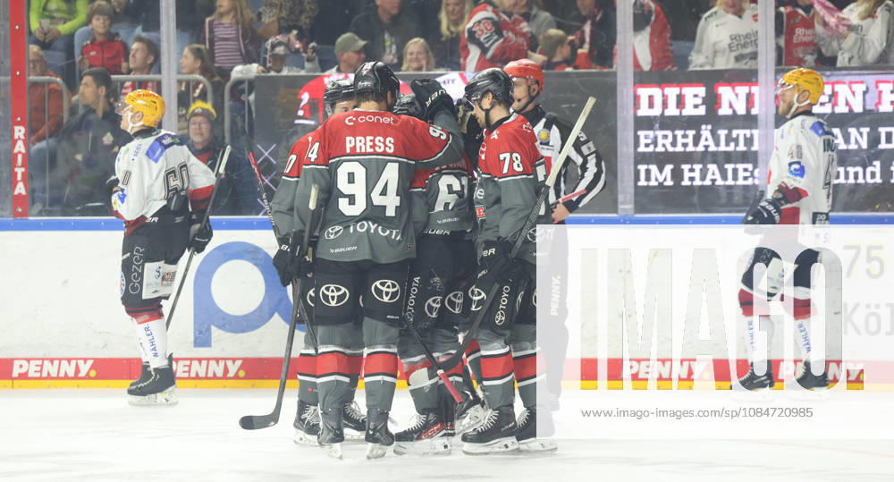 Cologne Sharks celebrate the 1-1 tie GER, Cologne Sharks vs. Bremerhaven Penguins, Ice Hockey, PENNY DEL, Matchday 10, 2026–2027 Season, October 18, 2026 GER, Cologne Sharks vs. Bremerhaven Penguins, Ice Hockey, PENNY DEL, Matchday 10, 2026–2027 Season, October 18, 2026 Cologne