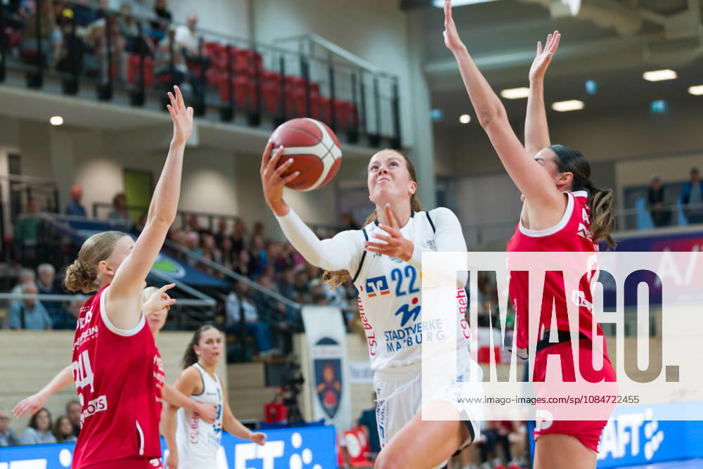 Lilly Küppers (Lions), 34, Amelia Sophia Hassett (Marburg), 22, Alexia Allesch (Lions), 0, halfit Lions vs. BC Marburg Blue Dolphins, Women s Basketball, 1st Bundesliga, DBBL, Matchday 3 of the 2026–27 season, October 18, 2026, SWH Arena, Saxony-Anhalt, Germany