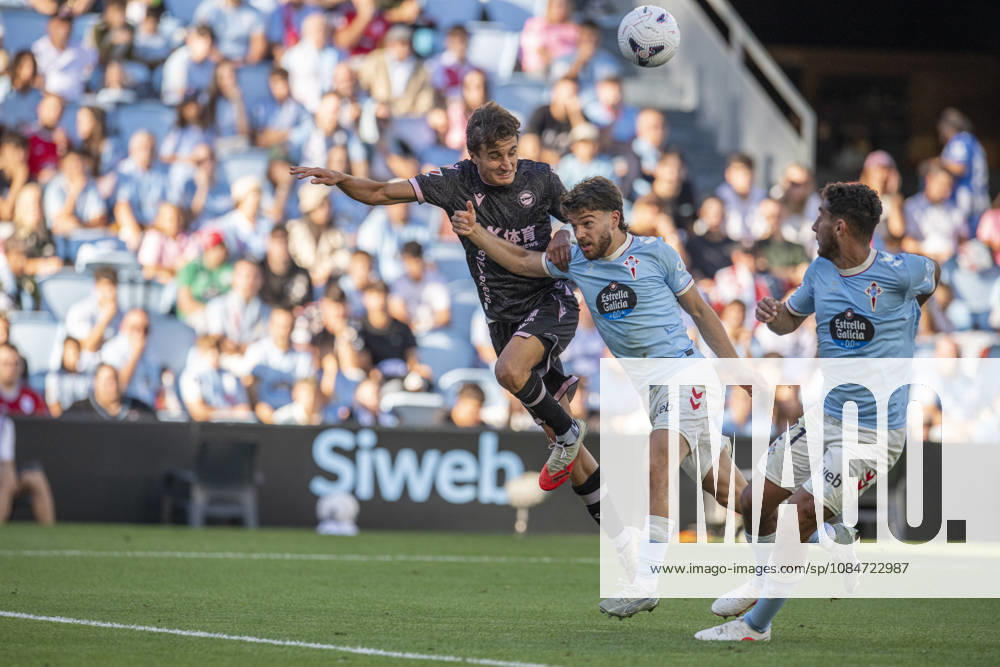 La Liga: EA Sports RC Celta vs. Deportivo Alavés. Nahuel Tenaglia of Alavés during Matchday 9: RC Celta vs. Deportivo Alavés on October 18, 2026, at Abanca Balaidos Stadium, Vigo, Spain