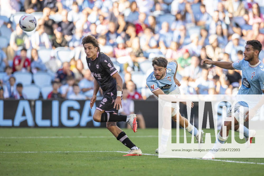 La Liga: EA Sports RC Celta vs. Deportivo Alavés. Nahuel Tenaglia of Alavés during Matchday 9: RC Celta vs. Deportivo Alavés on October 18, 2026, at Abanca Balaidos Stadium, Vigo, Spain