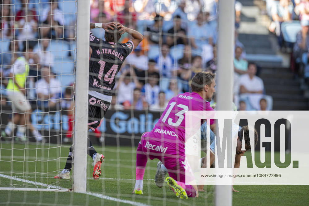La Liga: EA Sports RC Celta vs. Deportivo Alavés. Nahuel Tenaglia of Alavés during Matchday 9: RC Celta vs. Deportivo Alavés on October 18, 2026, at Abanca Balaidos Stadium, Vigo, Spain
