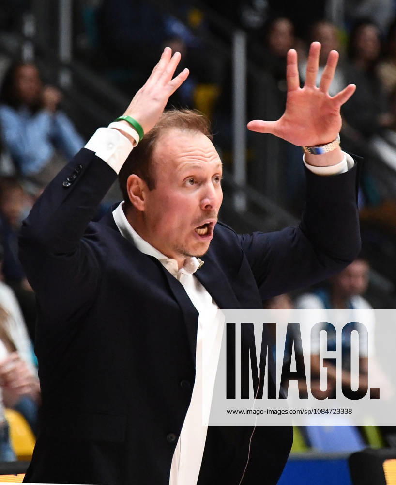 BBL Basketball Cup, Frankfurt Skyliners vs. VET Concept Gladiators Trier, Head Coach Jacques Schneider of the Gladiators Trier, facial expressions, gestures, emotions, upset, angry, dissatisfied, shocked, Frankfurt am Main