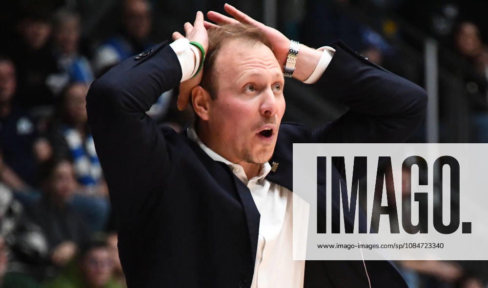 BBL Basketball Cup, Frankfurt Skyliners vs. VET Concept Gladiators Trier, Head Coach Jacques Schneider of the Gladiators Trier, facial expressions, gestures, emotions, upset, angry, dissatisfied, shocked, Frankfurt am Main