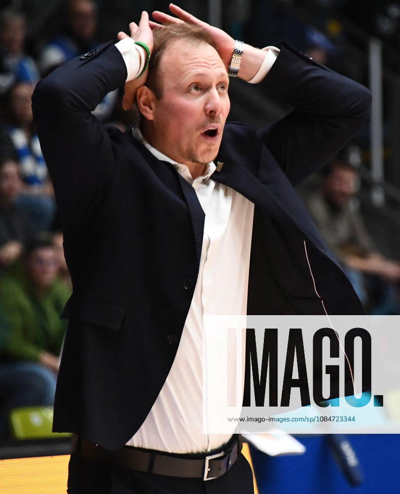 BBL Basketball Cup, Frankfurt Skyliners vs. VET Concept Gladiators Trier, Head Coach Jacques Schneider of the Gladiators Trier, facial expressions, gestures, emotions, upset, angry, dissatisfied, shocked, Frankfurt am Main