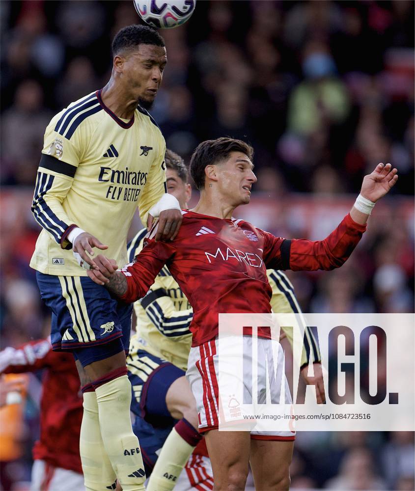 Football - FA Premier League - Nottingham Forest FC v Arsenal FC NOTTINGHAM, ENGLAND - Sunday, October 18, 2026: Arsenal s Ezri Konsa (L) challenges for a header with Nottingham Forest s Nicolas Dominguez during the FA Premier League match between Nottingham Forest FC and Arsenal FC at the City Ground. (Photo by David Rawcliffe Propaganda) NOTTINGHAM City Ground NOTTINGHAMSHIRE ENGLAND