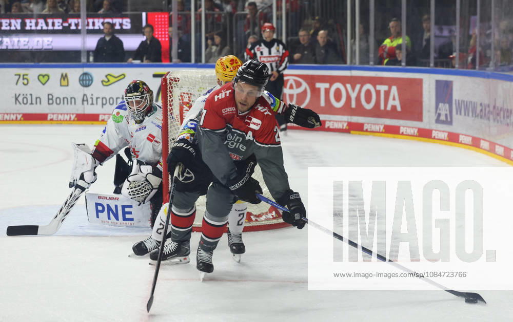 From left: Kristers Gudlevskis, Pinguins Bremerhaven 30; Juhani Tyrvaeinen, Kölner Haie 21; Akito Hirose, Pinguins Bremerhaven 02 GER, Kölner Haie vs. Pinguins Bremerhaven, ice hockey, PENNY DEL, Matchday 10, 2026–2027 season, October 18, 2026 GER, Cologne Sharks vs. Bremerhaven Penguins, Ice Hockey, PENNY DEL, Matchday 10, 2026–2027 Season, October 18, 2026 Cologne