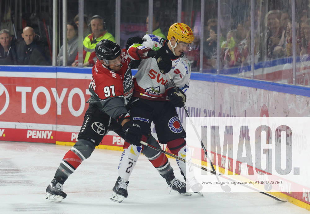 V l Moritz Mueller, Cologne Sharks 91, Akito Hirose, Bremerhaven Penguins 02 GER, Cologne Sharks vs. Bremerhaven Penguins, Ice Hockey, PENNY DEL, Matchday 10, 2026–2027 Season, October 18, 2026 GER, Cologne Sharks vs. Bremerhaven Penguins, Ice Hockey, PENNY DEL, Matchday 10, 2026–2027 Season, October 18, 2026 Cologne