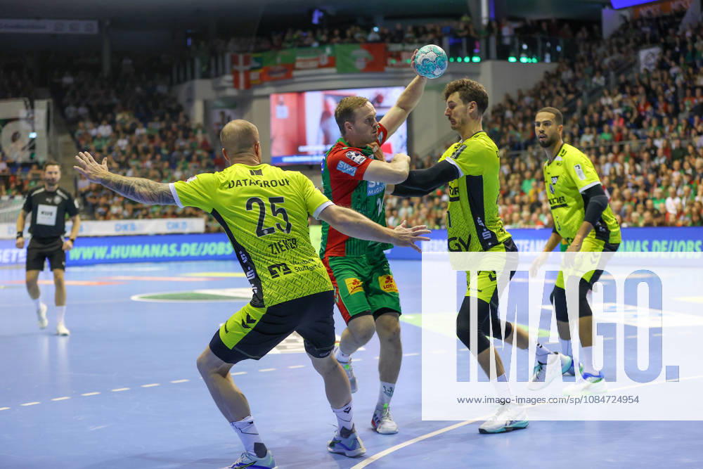 Handball Opel HBL SC Magdeburg vs. TVB Stuttgart,, from left: Patrick Zieker (Stuttgart), 25, Omar Ingi Magnusson (Magdeburg), 14, Philipp Meyer (Stuttgart), 27; duel, battle, tackle, Magdeburg