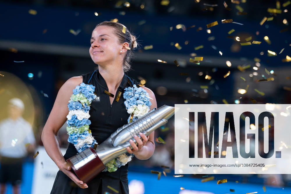 (261018) -- WUHAN, Oct. 18, 2026 -- Maja Chwalinska holds the trophy during the awarding ceremony after the women s singles final match between Maja Chwalinska of Poland and Sonay Kartal of Britain at the 2026 Wuhan Open tennis tournament in Wuhan, capital of central China s Hubei Province, Oct. 18, 2026. ) (SP)CHINA-WUHAN-TENNIS-WUHAN OPEN-WOMEN S SINGLES-FINAL (CN) WuxZhizun