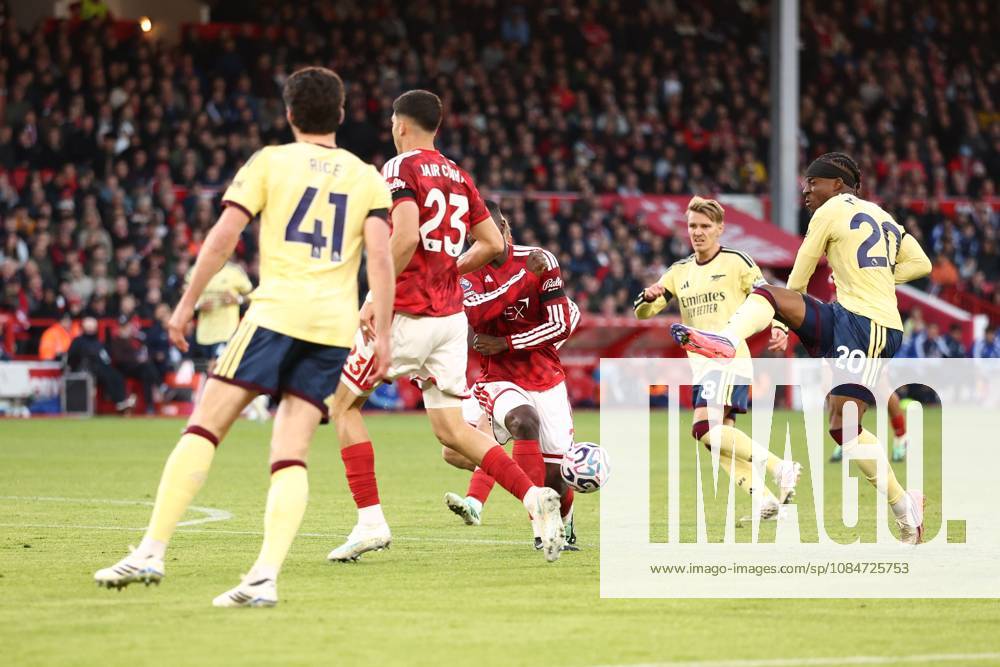 Noni Madueke of Arsenal shoots. Nottingham Forest v Arsenal, Premier League, Football, City Ground, Nottingham, UK - 18 Oct 2026Nottingham City Ground United Kingdom