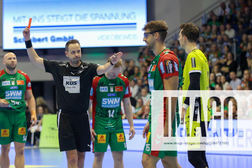 Handball Opel HBL SC Magdeburg vs. TVB Stuttgart, from left: Philipp Meyer (Stuttgart), 27: Red card, sent off, Magdeburg
