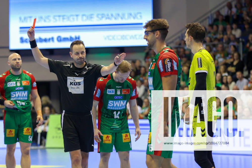 Handball Opel HBL SC Magdeburg vs. TVB Stuttgart, from left: Philipp Meyer (Stuttgart), 27: Red card, sent off, Magdeburg
