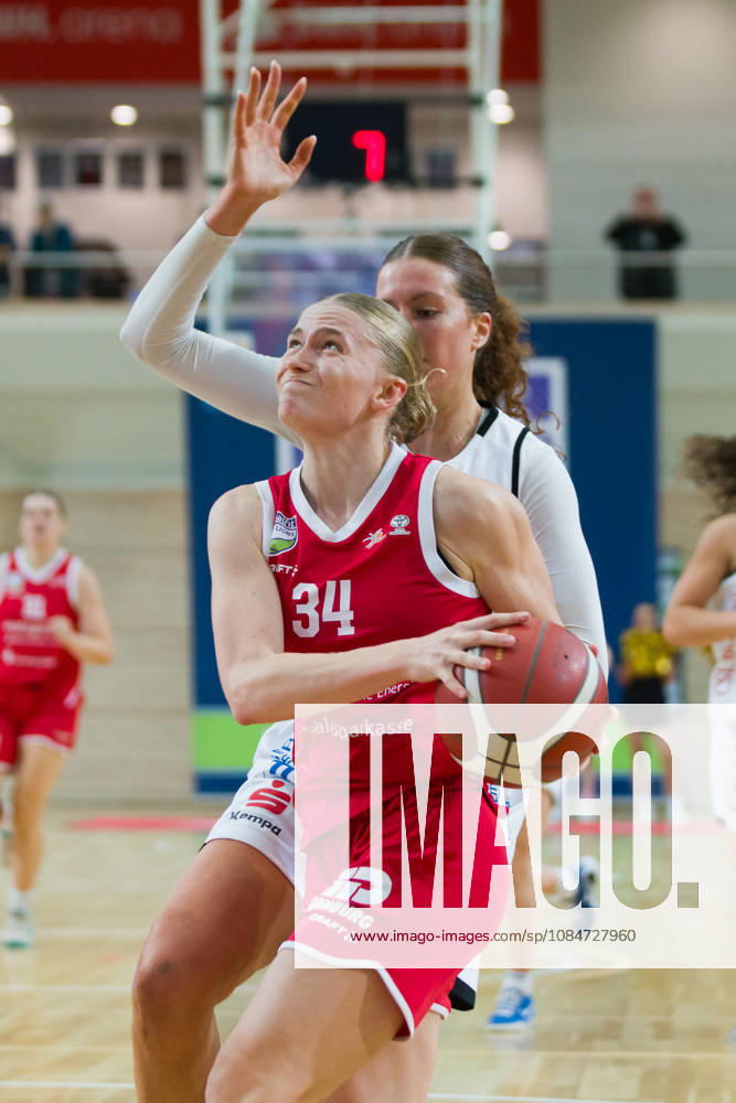 Lilly Küppers Lions, 34, Amelia Sophia Hassett Marburg, 22, Halfit Lions vs. BC Marburg Blue Dolphins, Women s Basketball, 1st Bundesliga, DBBL, Matchday 3 of the 2026–27 season, October 18, 2026, SWH Arena, Saxony-Anhalt, Germany
