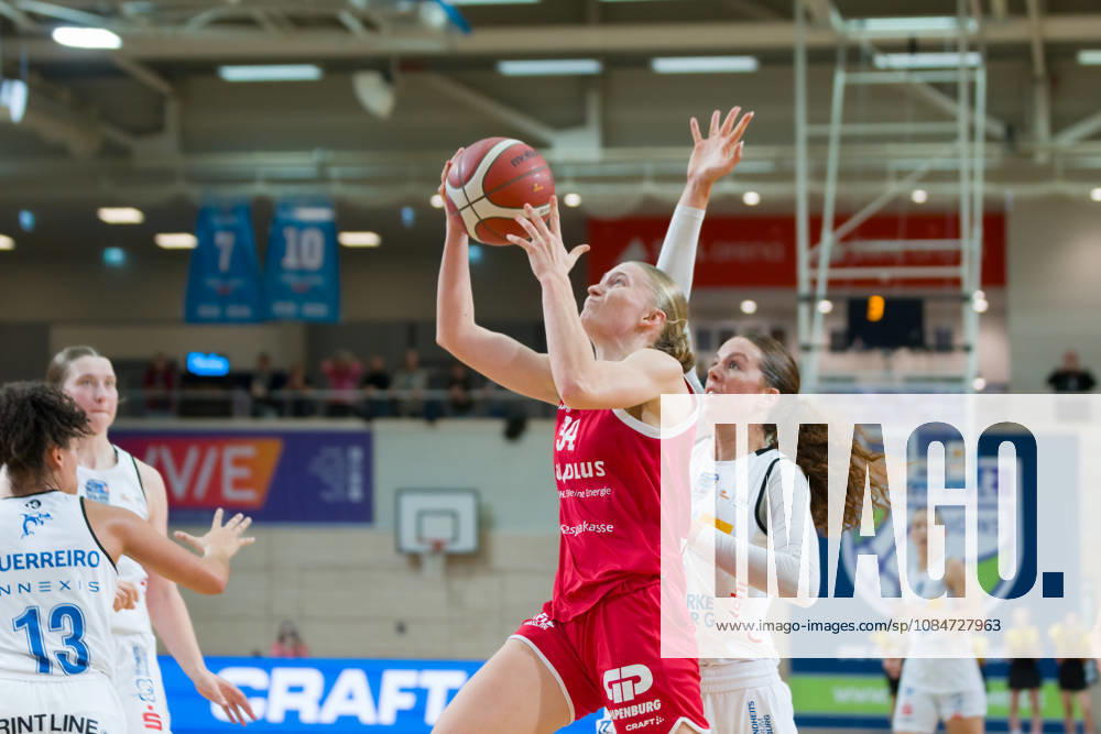 Lilly Küppers Lions, 34, Amelia Sophia Hassett Marburg, 22, Halfit Lions vs. BC Marburg Blue Dolphins, Women s Basketball, 1st Bundesliga, DBBL, Matchday 3 of the 2026–27 season, October 18, 2026, SWH Arena, Saxony-Anhalt, Germany