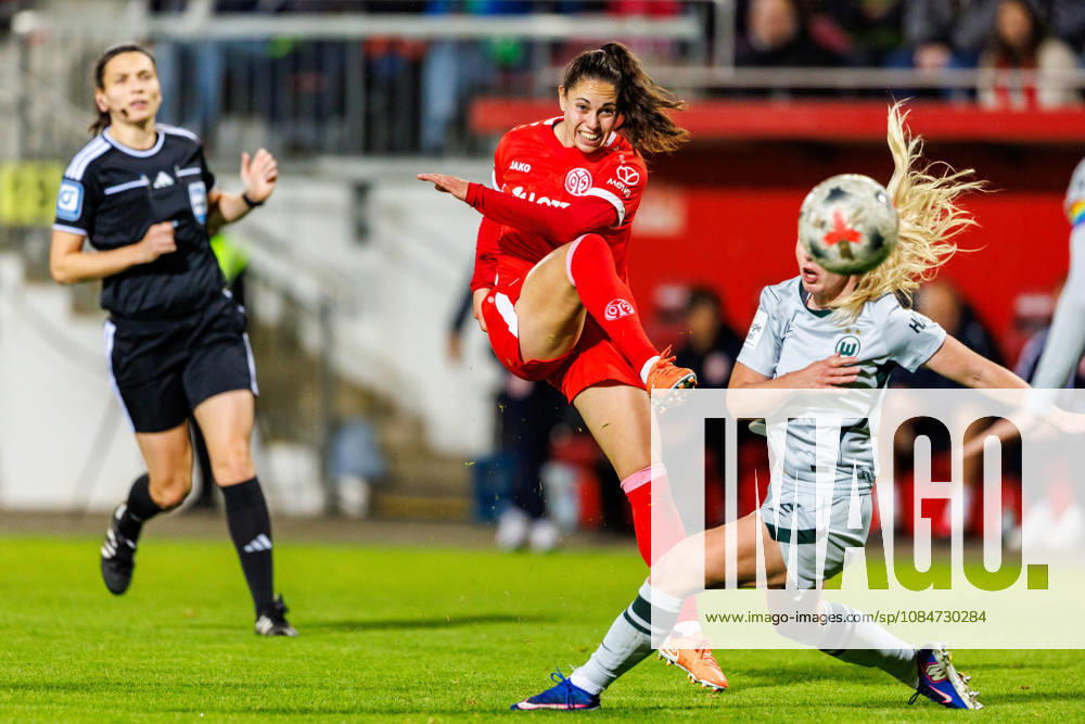 GPFBL, 1 FSV Mainz 05 vs. VfL Wolfsburg, October 18, 2026: Vital Kats (1 FSV Mainz 05) scores in the 30th minute against Thea Bjelde (VfL Wolfsburg), 2 in the match on Matchday 7 of the Google Pixel Women’s Bundesliga between 1 FSV Mainz 05 and VfL Wolfsburg on October 18, 2026, at Bruchwegstadion in Mainz. DFL and DFB regulations prohibit any use of photographs as image sequences and or quasi-video.